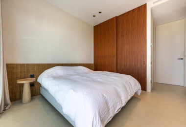 STUNNING CORNER MIDDLE FLOOR APARTMENT WITH PANORAMIC GOLF &amp; SEA VIEWS