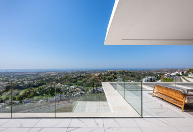 STUNNING CORNER MIDDLE FLOOR APARTMENT WITH PANORAMIC GOLF &amp; SEA VIEWS