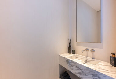 STUNNING CORNER MIDDLE FLOOR APARTMENT WITH PANORAMIC GOLF &amp; SEA VIEWS