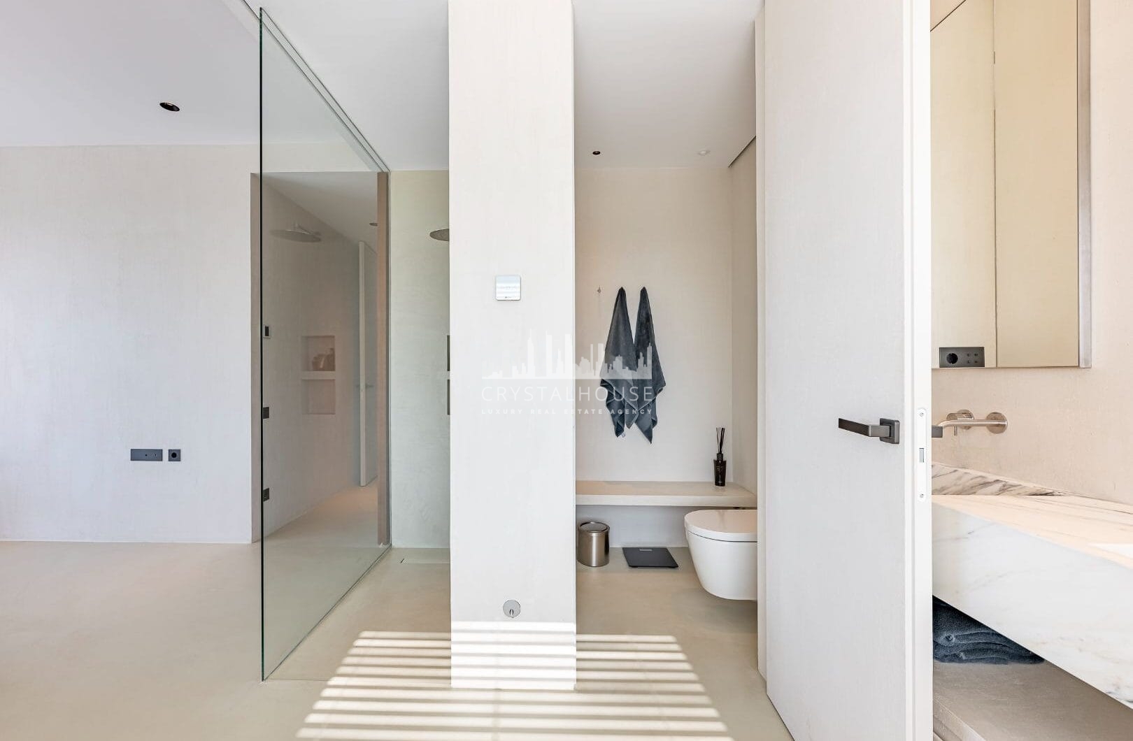 STUNNING CORNER MIDDLE FLOOR APARTMENT WITH PANORAMIC GOLF &amp; SEA VIEWS