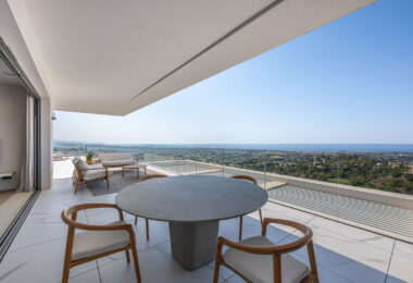STUNNING CORNER MIDDLE FLOOR APARTMENT WITH PANORAMIC GOLF &amp; SEA VIEWS