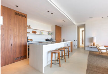 STUNNING CORNER MIDDLE FLOOR APARTMENT WITH PANORAMIC GOLF &amp; SEA VIEWS