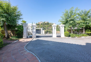 Villa Penati - Andalucian villa with 24h security