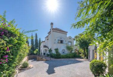 Villa Penati - Andalucian villa with 24h security