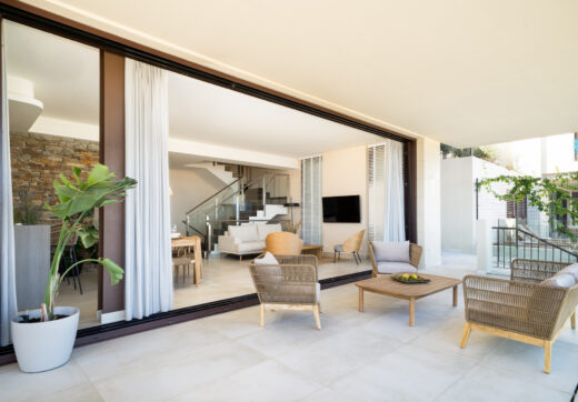 MOVE IN NOW! Enjoy PANORAMIC SEA VIEWS views and nature