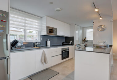 Stylish 3-Bed Corner Ground Floor Apartment with Spectacular Sea Views in Doña Julia