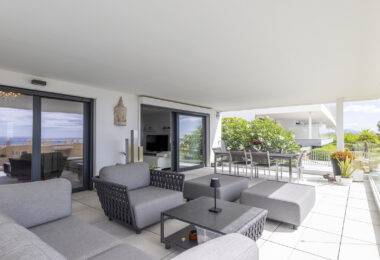 Stylish 3-Bed Corner Ground Floor Apartment with Spectacular Sea Views in Doña Julia