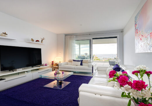 Stylish 3-Bed Corner Ground Floor Apartment with Spectacular Sea Views in Doña Julia