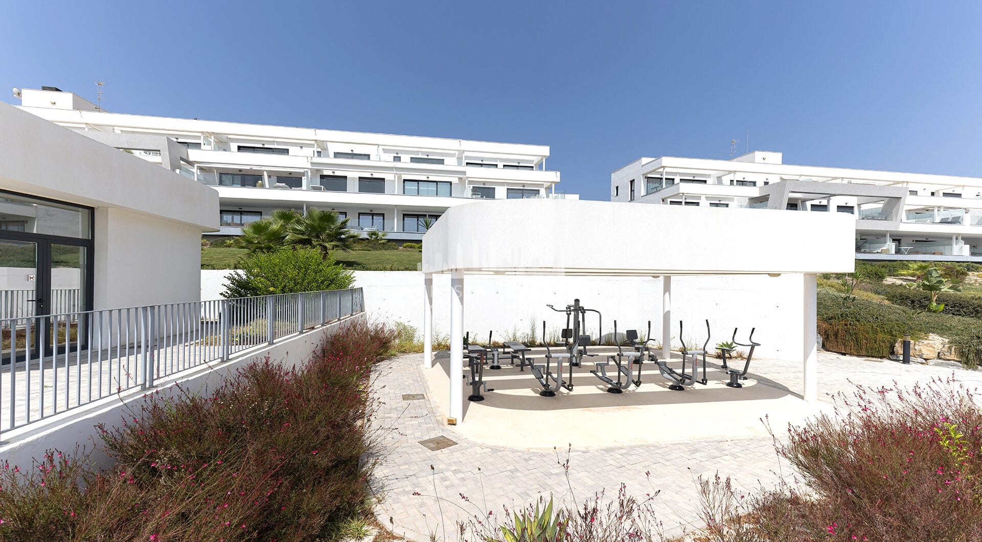 Stylish 3-Bed Corner Ground Floor Apartment with Spectacular Sea Views in Doña Julia