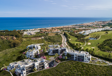 Alura Living Casares Costa, luxurious Mediterranean lifestyle between golf and the sea.