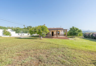 Beautiful, large country villa with beautiful sea views