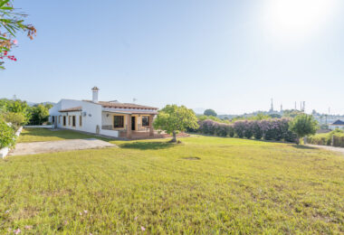 Beautiful, large country villa with beautiful sea views