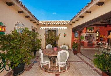 Magnificent mansion in the New Golden Mile