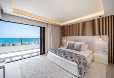 EXCLUSIVE BEACHSIDE TOWNHOUSE WITH PRIVATE POOL AND PANORAMIC SEA VIEWS
