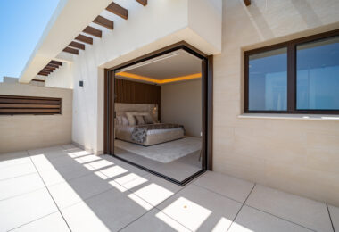 EXCLUSIVE BEACHSIDE TOWNHOUSE WITH PRIVATE POOL AND PANORAMIC SEA VIEWS