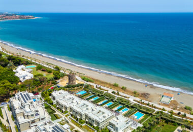 EXCLUSIVE BEACHSIDE TOWNHOUSE WITH PRIVATE POOL AND PANORAMIC SEA VIEWS