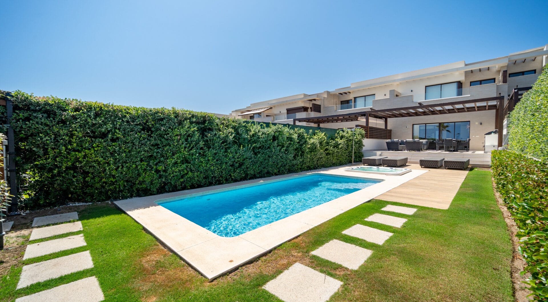 EXCLUSIVE BEACHSIDE TOWNHOUSE WITH PRIVATE POOL AND PANORAMIC SEA VIEWS