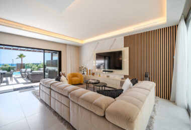 EXCLUSIVE BEACHSIDE TOWNHOUSE WITH PRIVATE POOL AND PANORAMIC SEA VIEWS