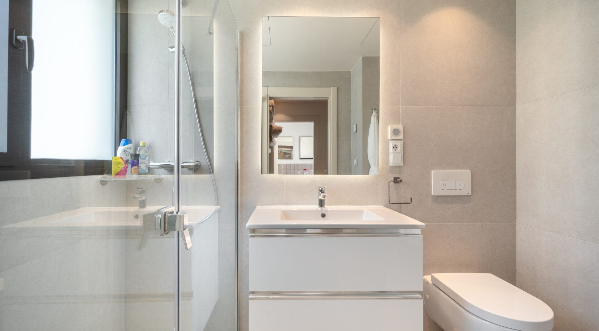 EXCLUSIVE BEACHSIDE TOWNHOUSE WITH PRIVATE POOL AND PANORAMIC SEA VIEWS