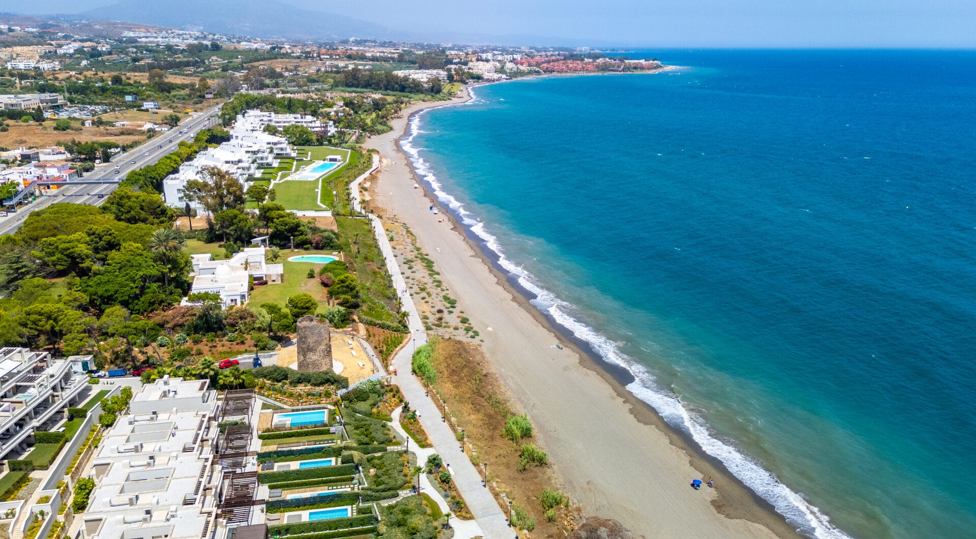 EXCLUSIVE BEACHSIDE TOWNHOUSE WITH PRIVATE POOL AND PANORAMIC SEA VIEWS