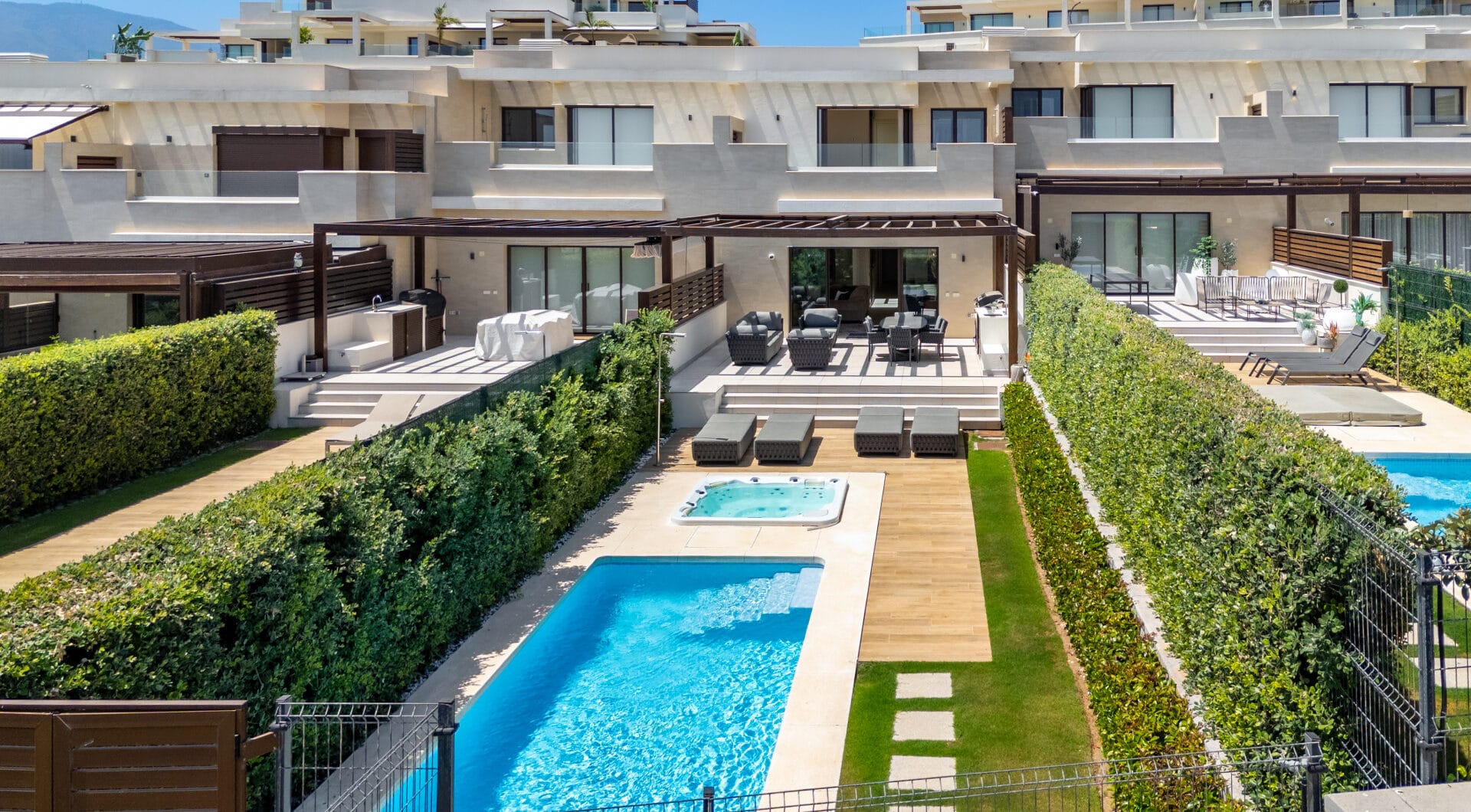 EXCLUSIVE BEACHSIDE TOWNHOUSE WITH PRIVATE POOL AND PANORAMIC SEA VIEWS