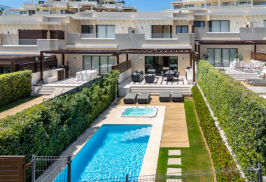 EXCLUSIVE BEACHSIDE TOWNHOUSE WITH PRIVATE POOL AND PANORAMIC SEA VIEWS