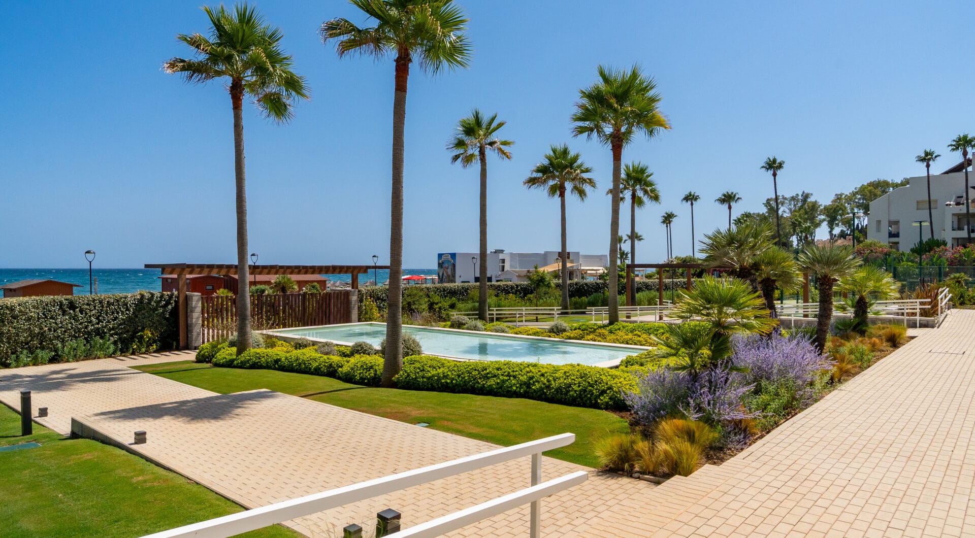 EXCLUSIVE BEACHSIDE TOWNHOUSE WITH PRIVATE POOL AND PANORAMIC SEA VIEWS