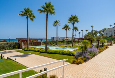 EXCLUSIVE BEACHSIDE TOWNHOUSE WITH PRIVATE POOL AND PANORAMIC SEA VIEWS