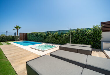 EXCLUSIVE BEACHSIDE TOWNHOUSE WITH PRIVATE POOL AND PANORAMIC SEA VIEWS