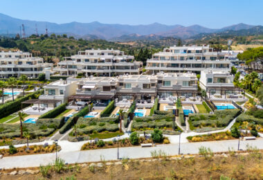 EXCLUSIVE BEACHSIDE TOWNHOUSE WITH PRIVATE POOL AND PANORAMIC SEA VIEWS