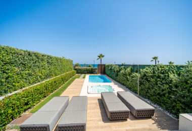 EXCLUSIVE BEACHSIDE TOWNHOUSE WITH PRIVATE POOL AND PANORAMIC SEA VIEWS