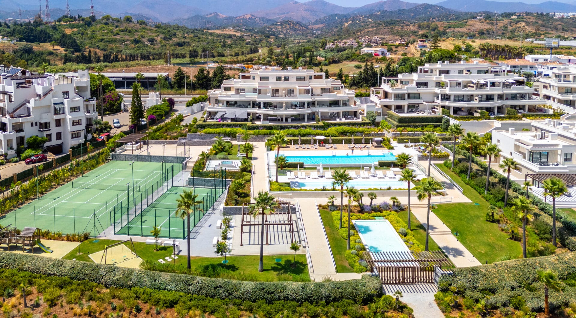EXCLUSIVE BEACHSIDE TOWNHOUSE WITH PRIVATE POOL AND PANORAMIC SEA VIEWS