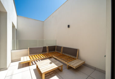 EXCLUSIVE BEACHSIDE TOWNHOUSE WITH PRIVATE POOL AND PANORAMIC SEA VIEWS