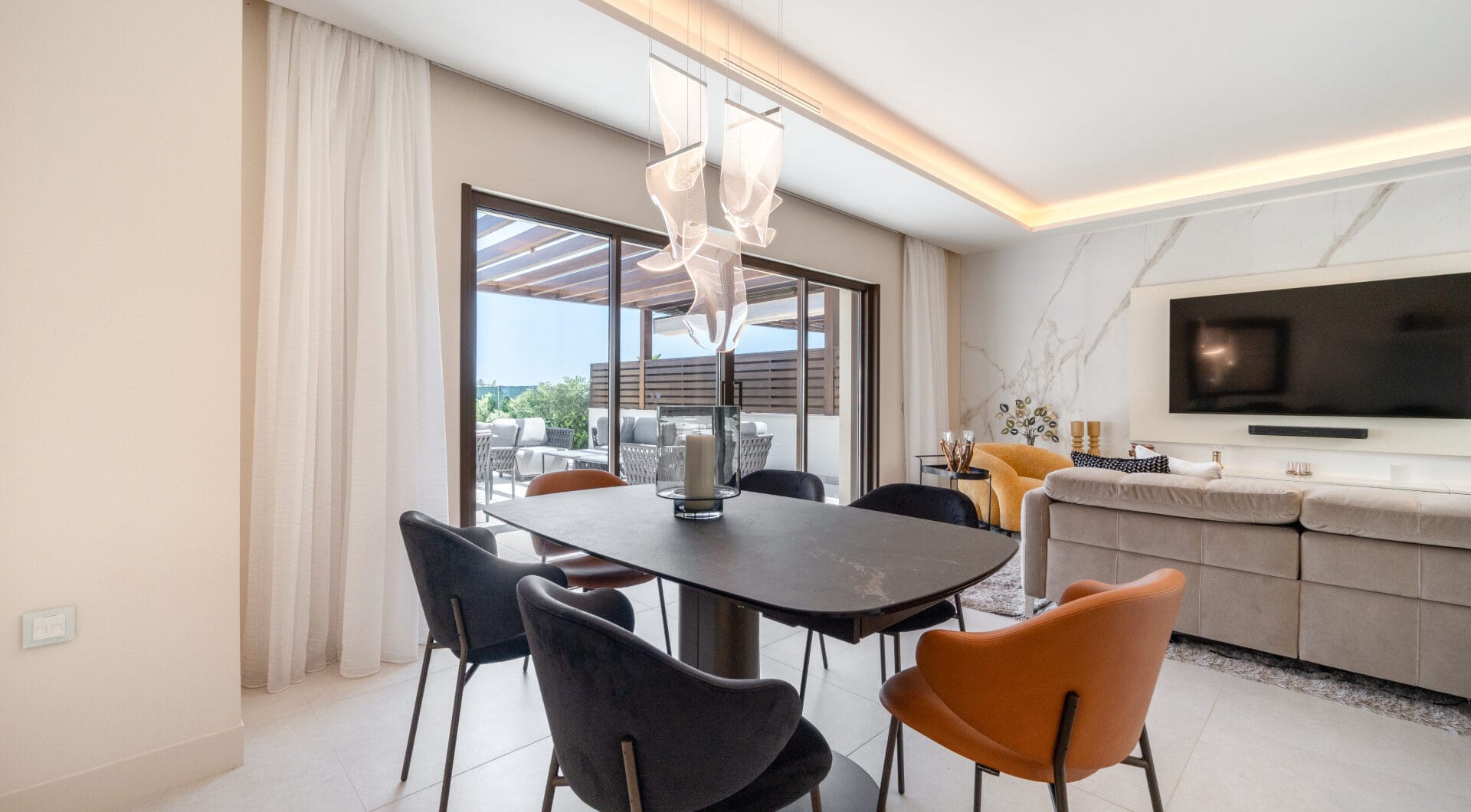 EXCLUSIVE BEACHSIDE TOWNHOUSE WITH PRIVATE POOL AND PANORAMIC SEA VIEWS