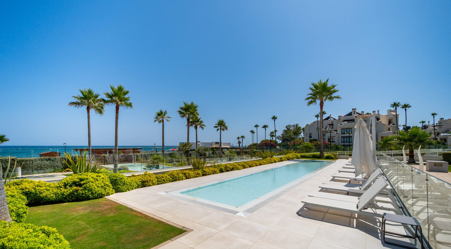 EXCLUSIVE BEACHSIDE TOWNHOUSE WITH PRIVATE POOL AND PANORAMIC SEA VIEWS
