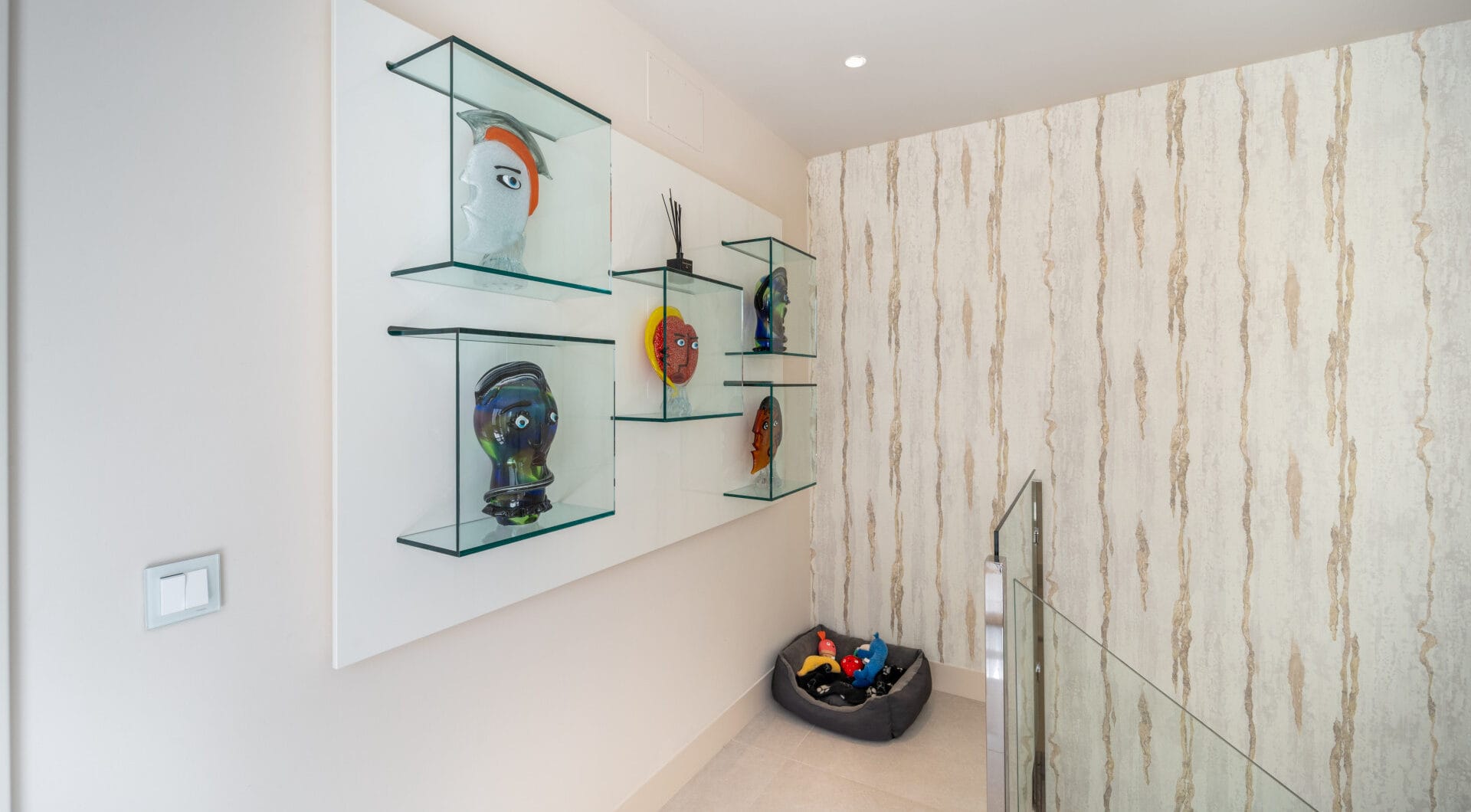 EXCLUSIVE BEACHSIDE TOWNHOUSE WITH PRIVATE POOL AND PANORAMIC SEA VIEWS