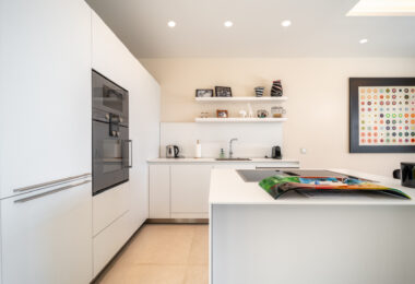 EXCLUSIVE BEACHSIDE TOWNHOUSE WITH PRIVATE POOL AND PANORAMIC SEA VIEWS