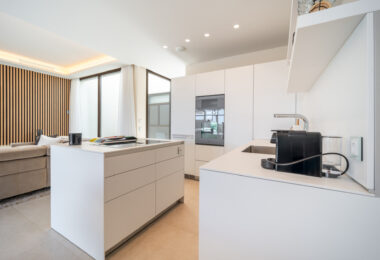 EXCLUSIVE BEACHSIDE TOWNHOUSE WITH PRIVATE POOL AND PANORAMIC SEA VIEWS
