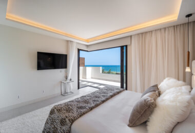 EXCLUSIVE BEACHSIDE TOWNHOUSE WITH PRIVATE POOL AND PANORAMIC SEA VIEWS