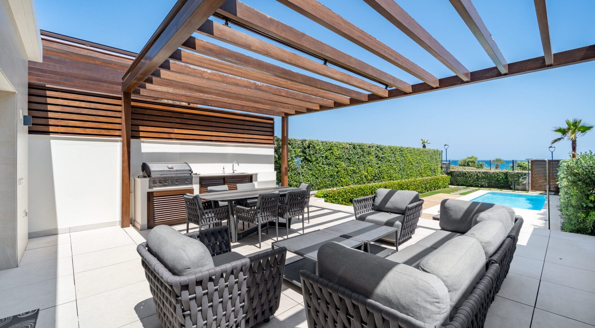 EXCLUSIVE BEACHSIDE TOWNHOUSE WITH PRIVATE POOL AND PANORAMIC SEA VIEWS