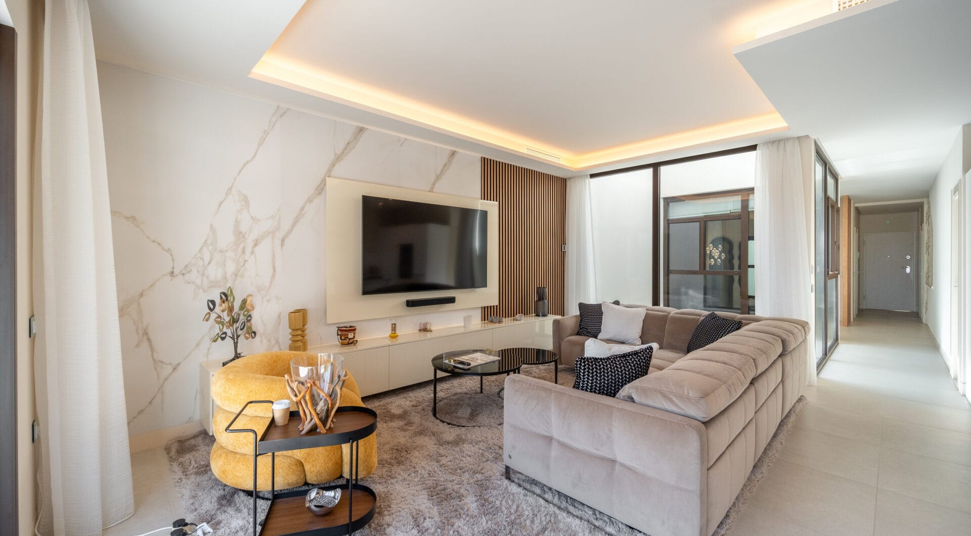 EXCLUSIVE BEACHSIDE TOWNHOUSE WITH PRIVATE POOL AND PANORAMIC SEA VIEWS