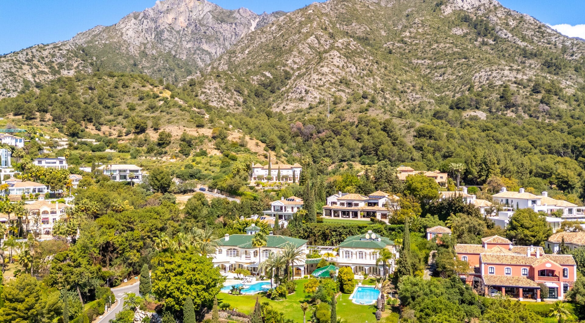 SPECTACULAR PRIVATE ESTATE WITH PANORAMIC VIEWS AND DEVELOPMENT POTENTIAL IN CASCADA DE CAMOJÁN