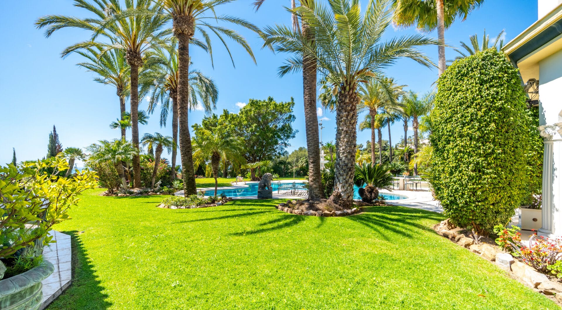 SPECTACULAR PRIVATE ESTATE WITH PANORAMIC VIEWS AND DEVELOPMENT POTENTIAL IN CASCADA DE CAMOJÁN