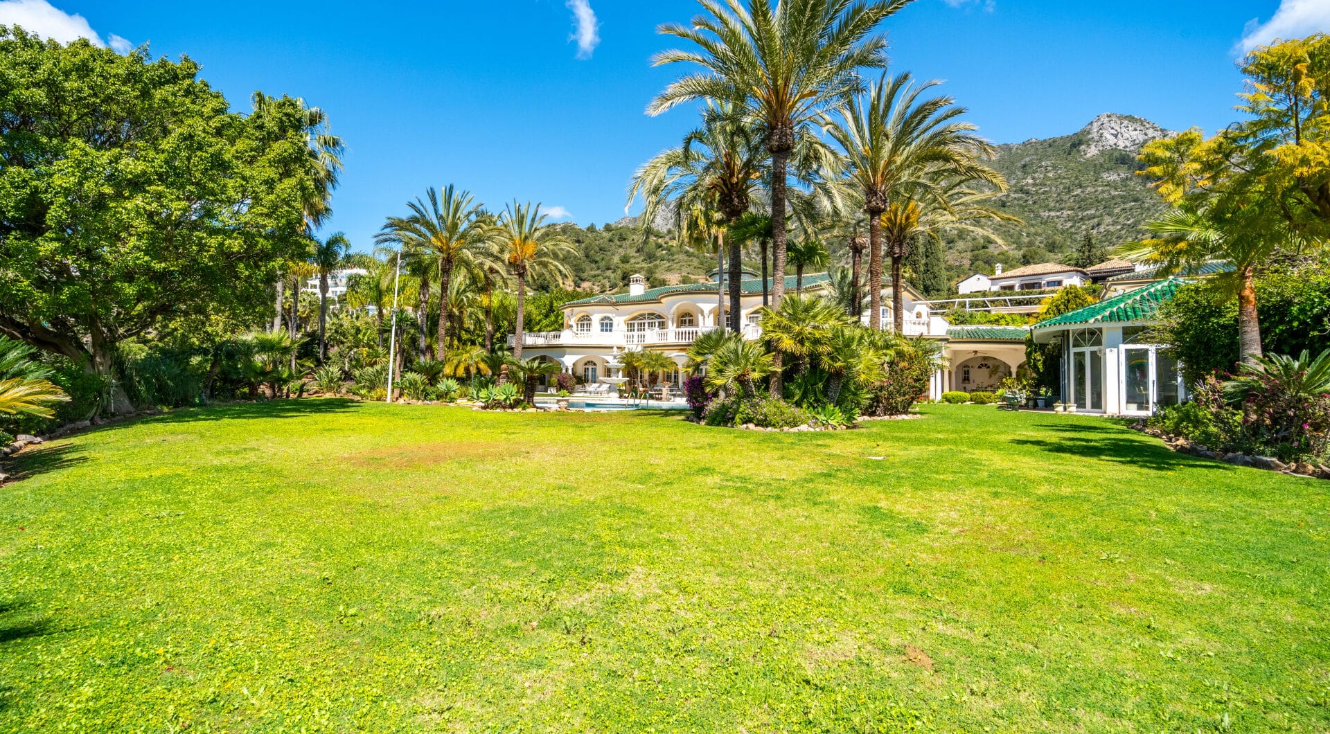 SPECTACULAR PRIVATE ESTATE WITH PANORAMIC VIEWS AND DEVELOPMENT POTENTIAL IN CASCADA DE CAMOJÁN