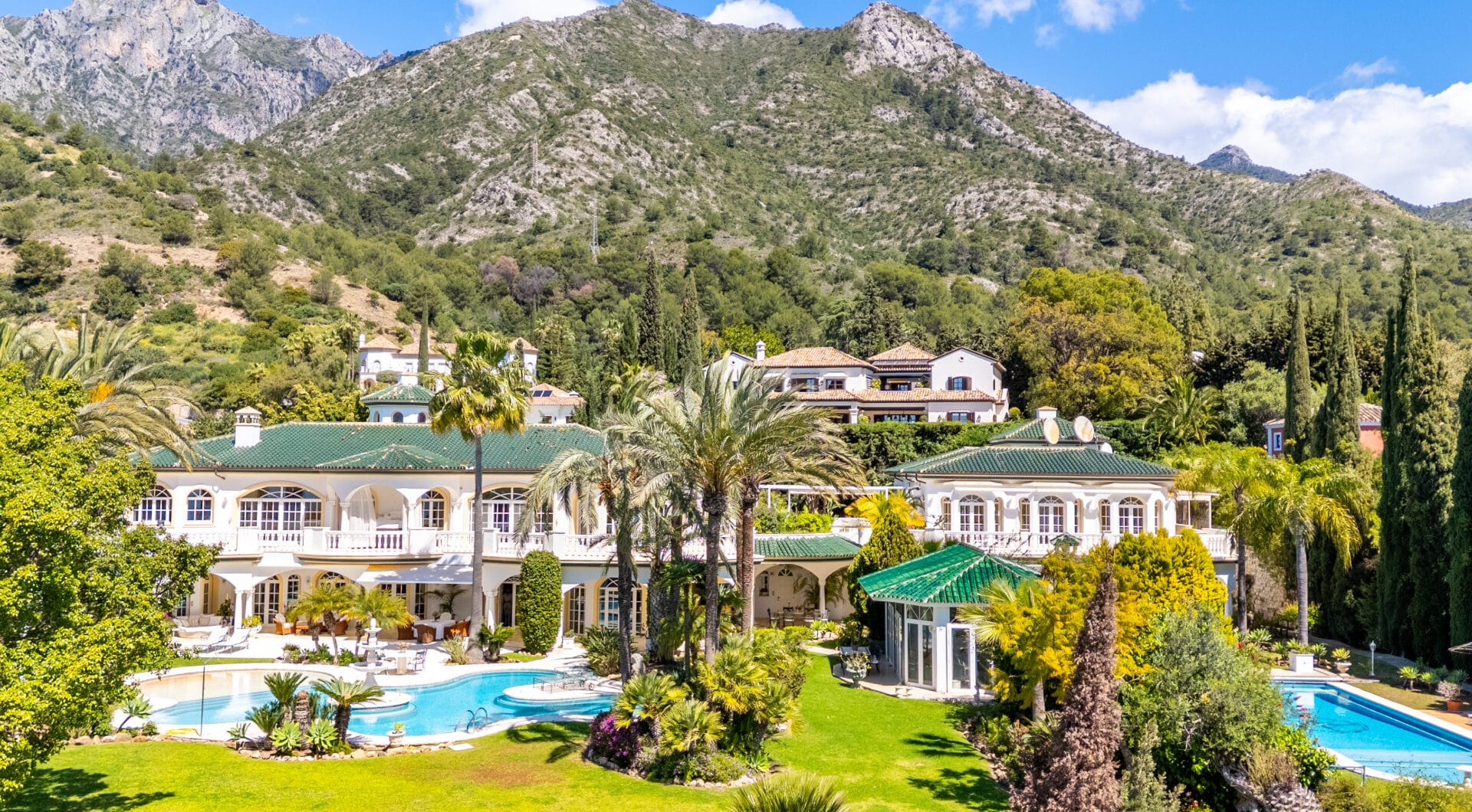 SPECTACULAR PRIVATE ESTATE WITH PANORAMIC VIEWS AND DEVELOPMENT POTENTIAL IN CASCADA DE CAMOJÁN