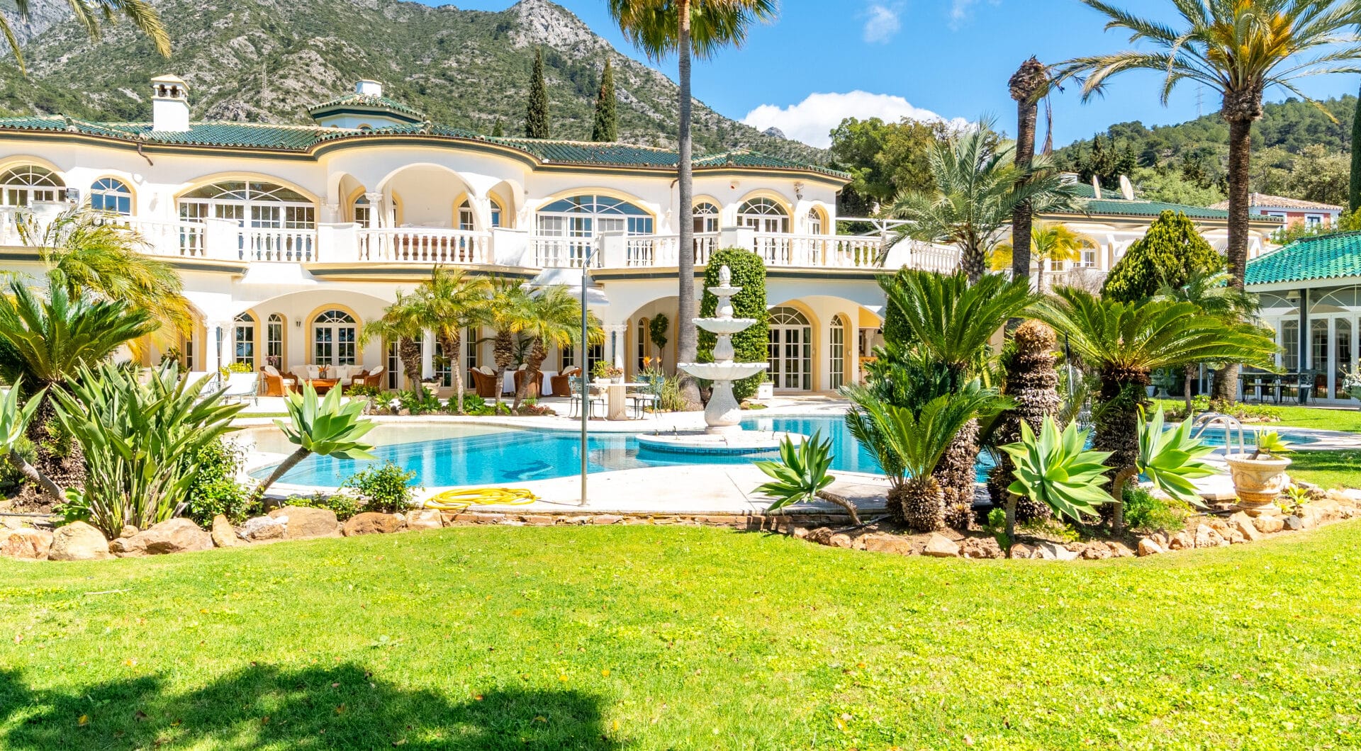 SPECTACULAR PRIVATE ESTATE WITH PANORAMIC VIEWS AND DEVELOPMENT POTENTIAL IN CASCADA DE CAMOJÁN