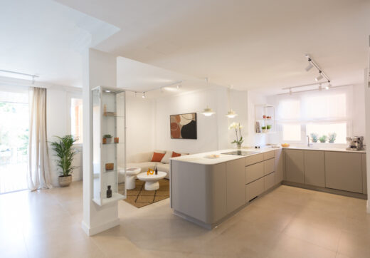 Fully Renovated 2-Bedroom Apartment Just 150m from the Beach – With Access to 4-Star Hotel Facilities