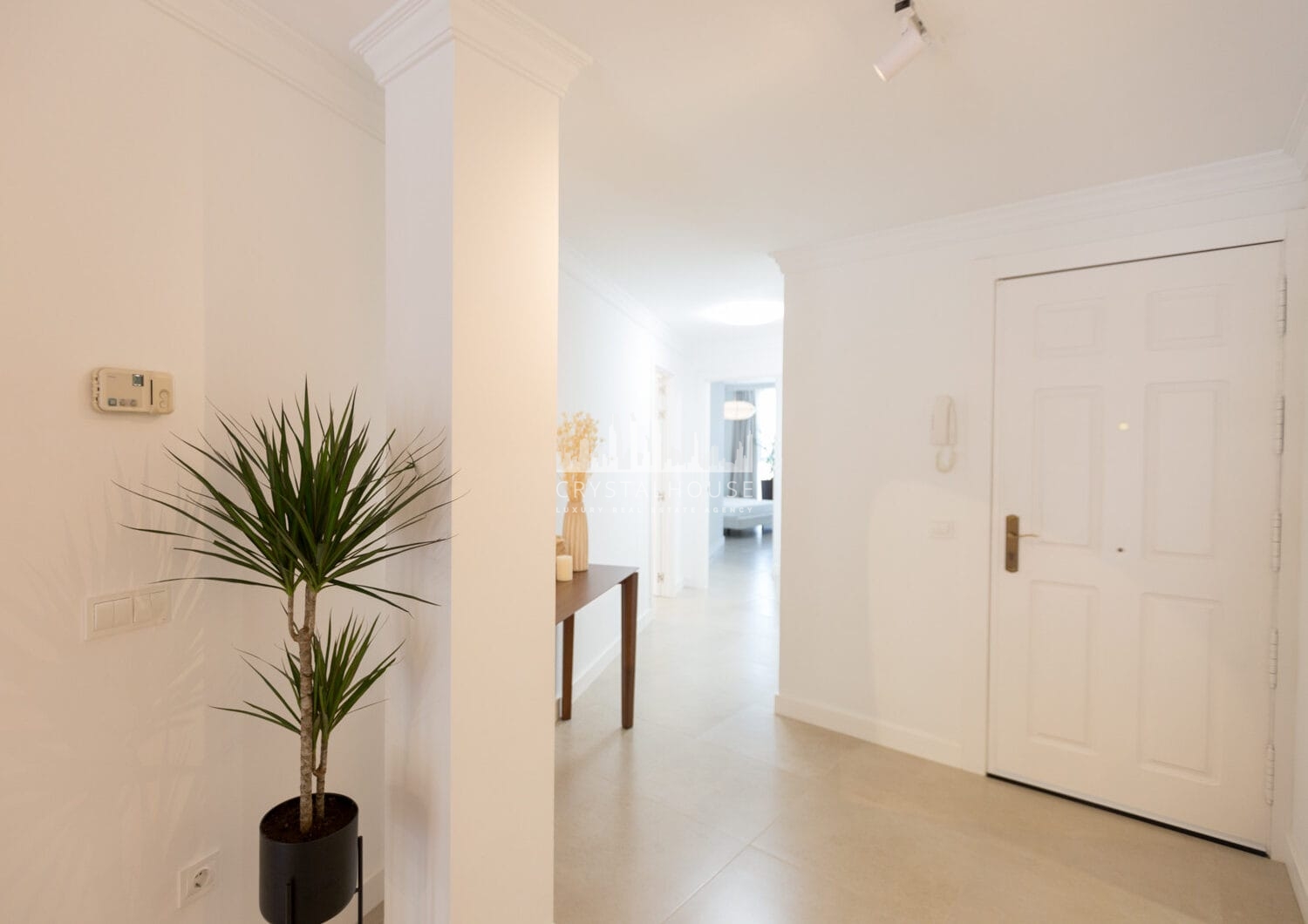 Fully Renovated 2-Bedroom Apartment Just 150m from the Beach – With Access to 4-Star Hotel Facilities