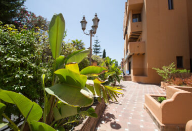Fully Renovated 2-Bedroom Apartment Just 150m from the Beach – With Access to 4-Star Hotel Facilities
