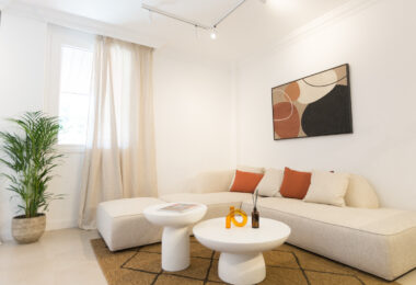 Fully Renovated 2-Bedroom Apartment Just 150m from the Beach – With Access to 4-Star Hotel Facilities